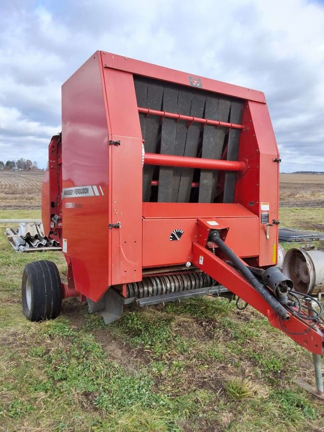 Image of Massey Ferguson 1756 equipment image 3