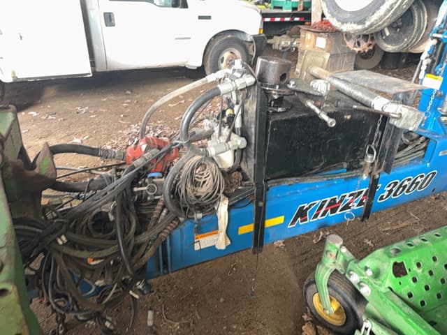 Image of Kinze 3660 equipment image 1