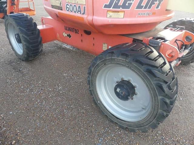 Image of JLG 600AJ equipment image 4