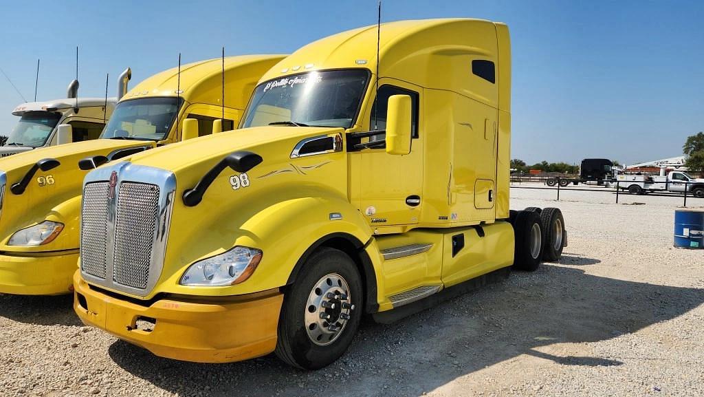 Image of Kenworth T680 Primary image