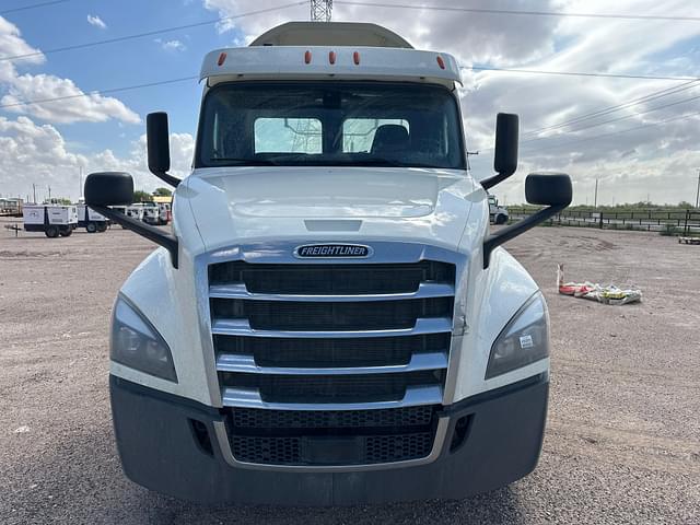 Image of Freightliner Cascadia equipment image 1