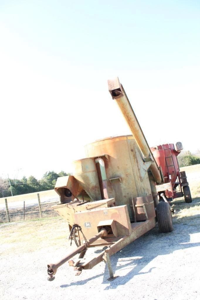 Image of John Deere 700 Primary image