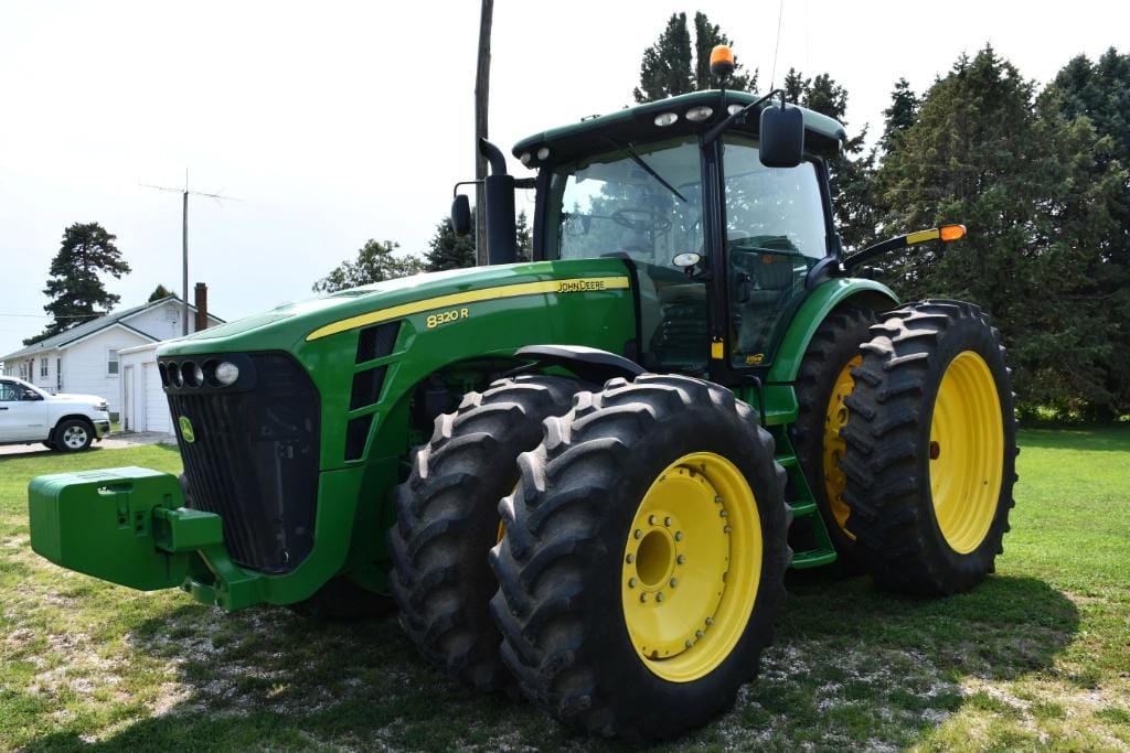 2010 John Deere 8320R Equipment Image0
