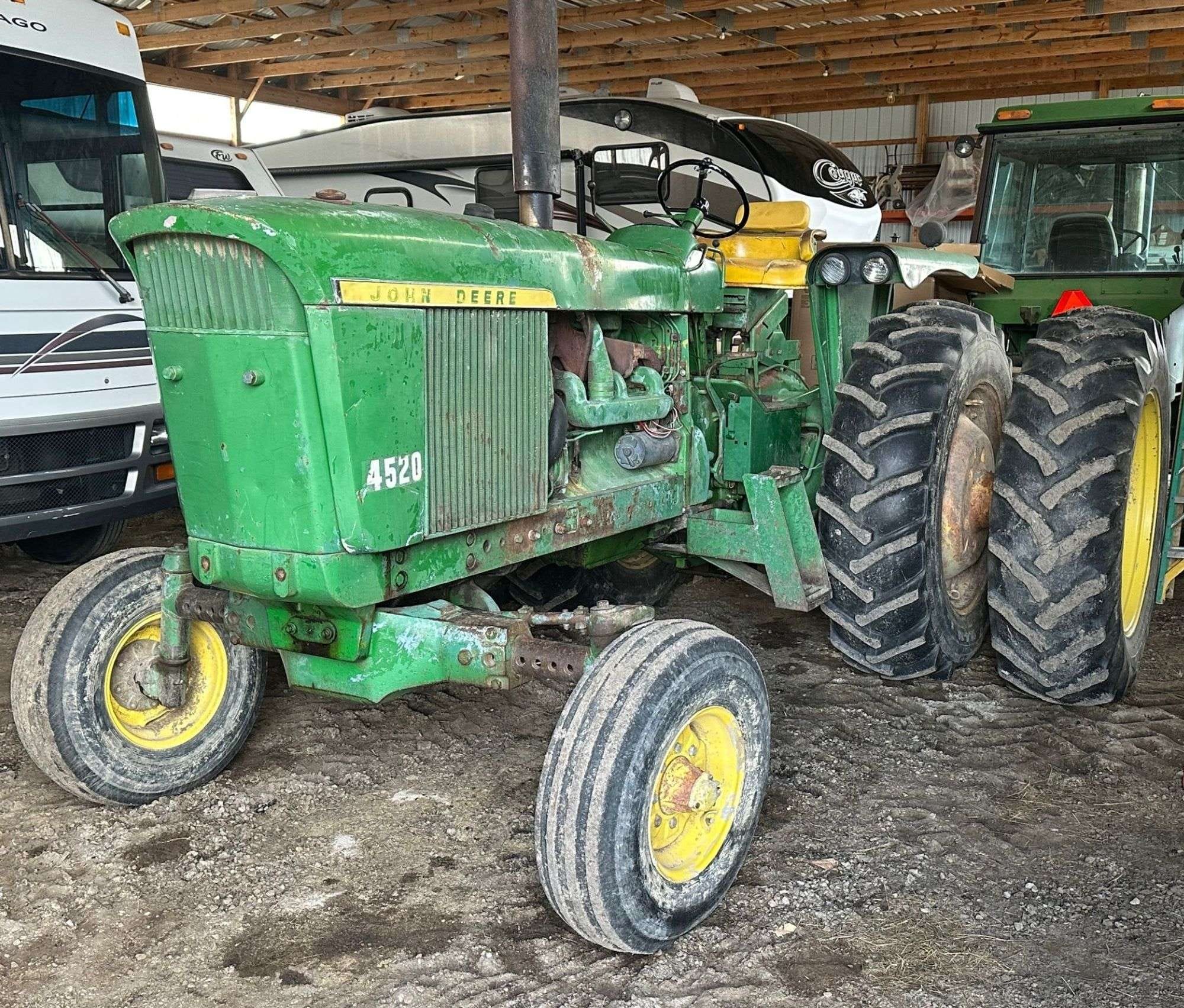 John Deere 4520 Equipment Image0