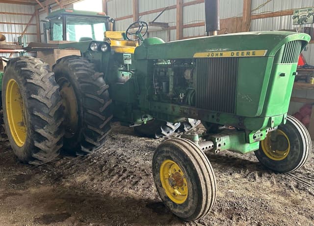 Image of John Deere 4520 equipment image 2