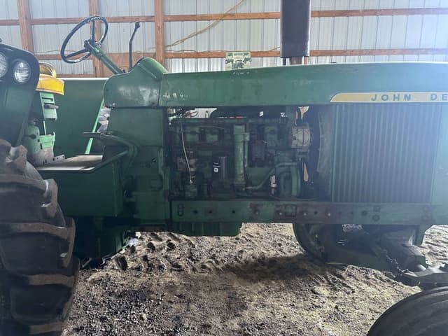 Image of John Deere 4520 equipment image 3