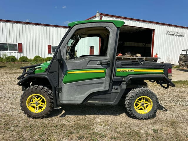 Image of John Deere XUV 835R equipment image 1