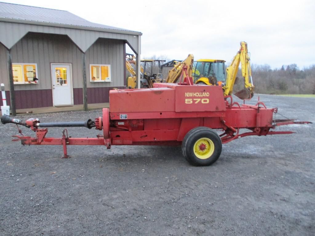 Main image New Holland 570