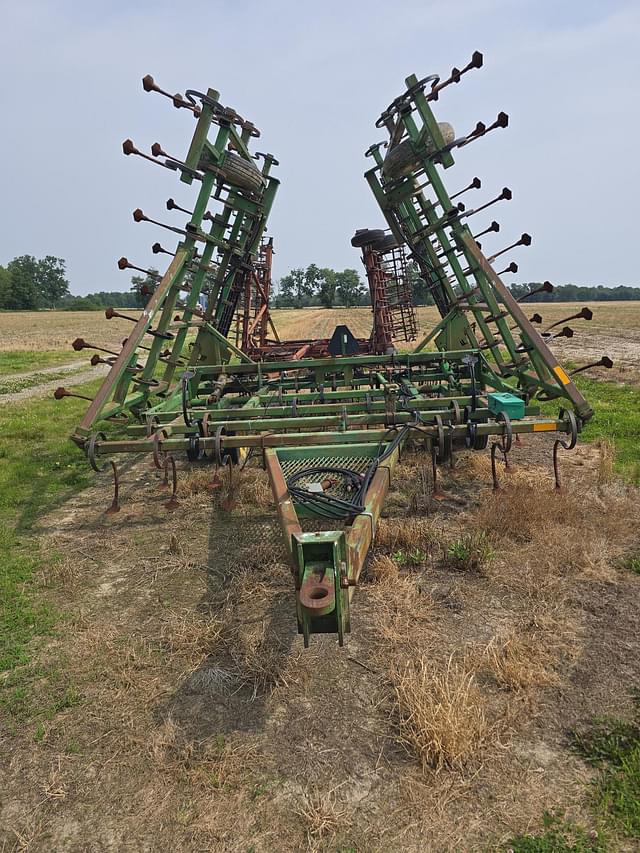 Image of John Deere 960 equipment image 1