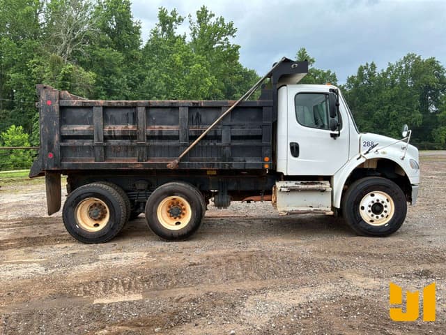 Image of Freightliner M2 equipment image 3
