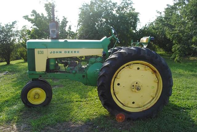 Image of John Deere 630 equipment image 1