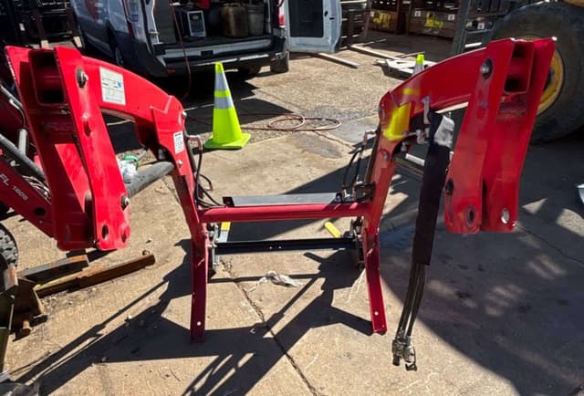 Image of Massey Ferguson FL1805 equipment image 4