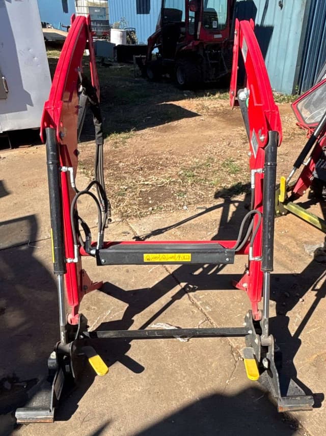 Image of Massey Ferguson FL1805 equipment image 1