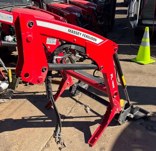Image of Massey Ferguson FL1805 equipment image 2
