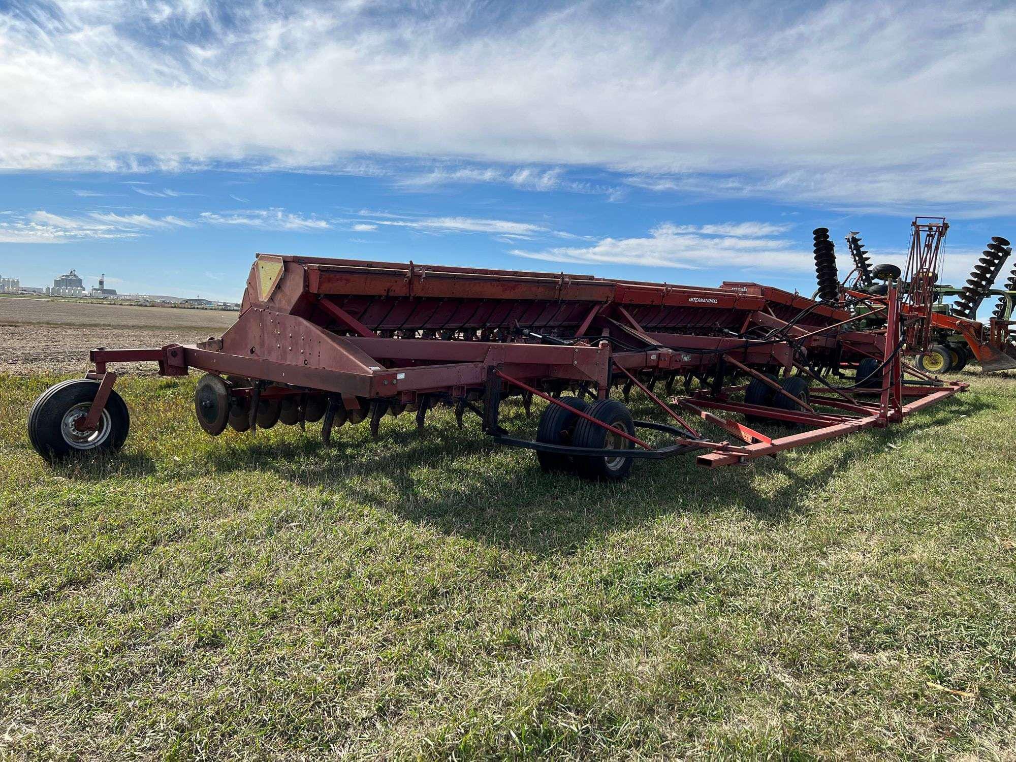 Main image International Harvester 7100