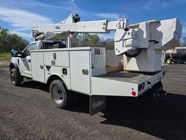 Image of Ford F-550 equipment image 2