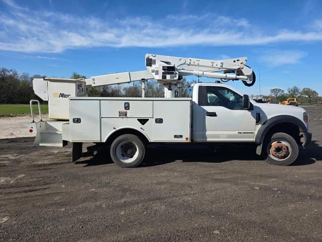 Image of Ford F-550 equipment image 3
