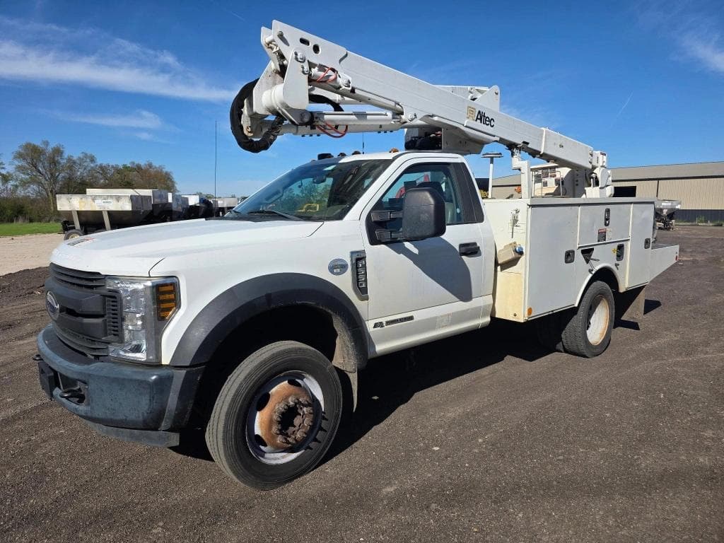 Image of Ford F-550 Primary image