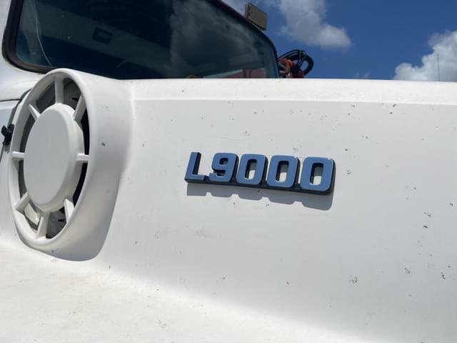 Image of Ford L9000 equipment image 3