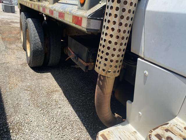 Image of Ford L9000 equipment image 4