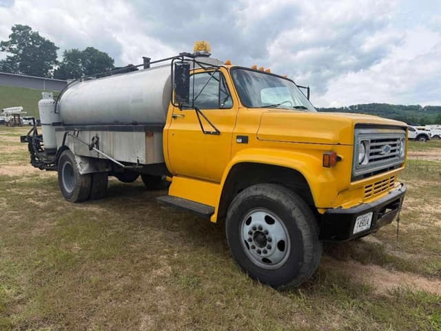 Image of Chevrolet C60 equipment image 1
