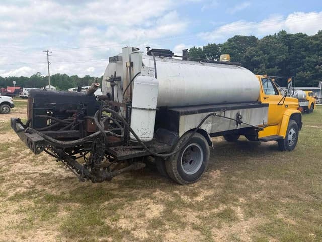 Image of Chevrolet C60 equipment image 2
