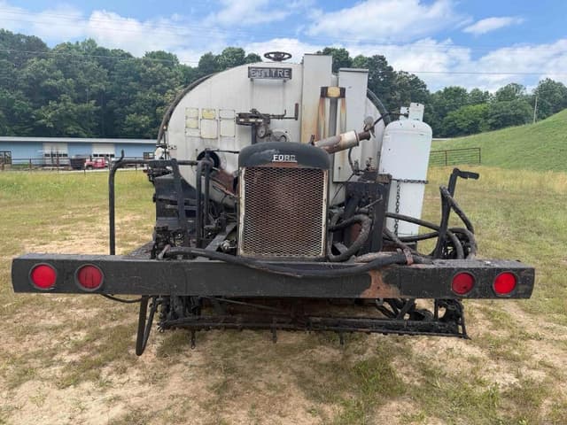 Image of Chevrolet C60 equipment image 4