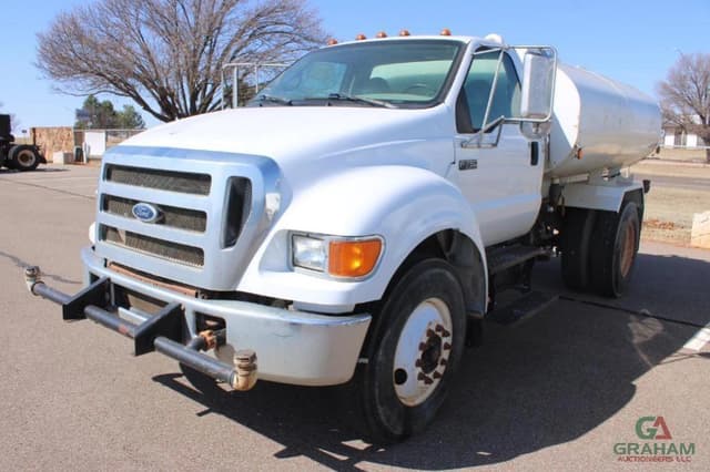Image of Ford F-750 equipment image 3