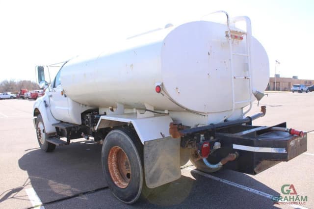 Image of Ford F-750 equipment image 2