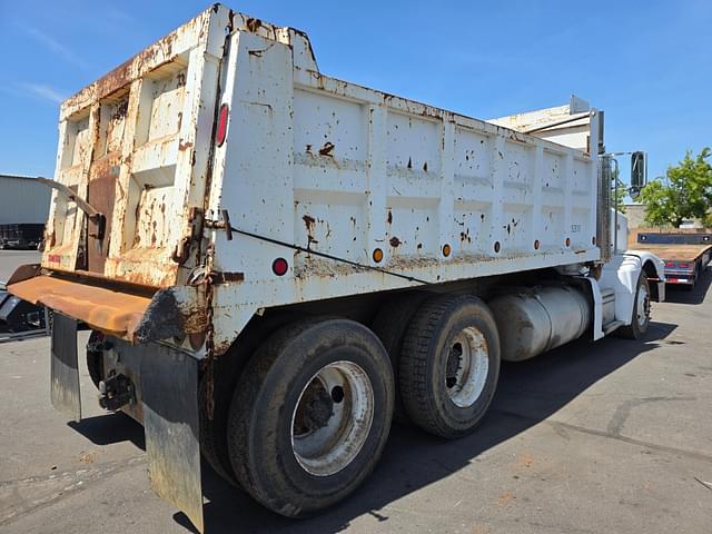 Image of Peterbilt 377 equipment image 2