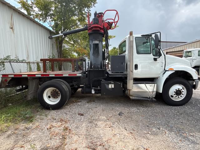 Image of International 4300 equipment image 3
