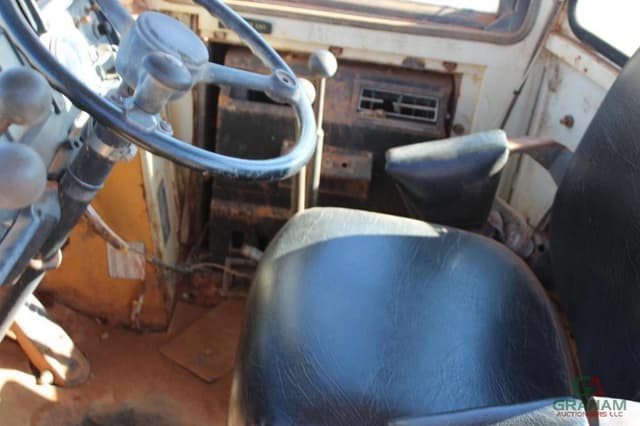 Image of Dresser 520B equipment image 4