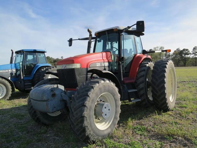 Image of Versatile 2210 equipment image 1