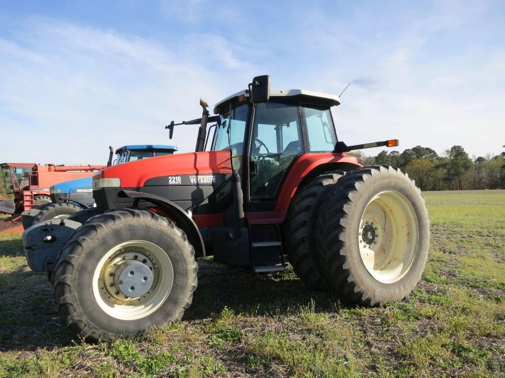 Versatile 2210 Equipment Image0