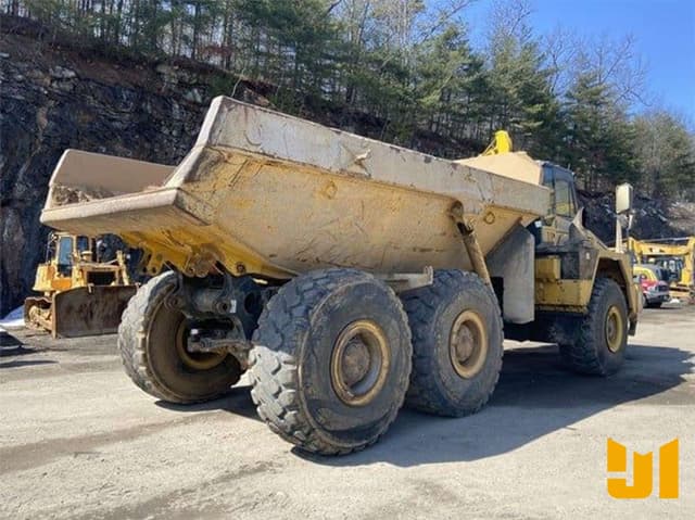 Image of Komatsu HM350-2 equipment image 2