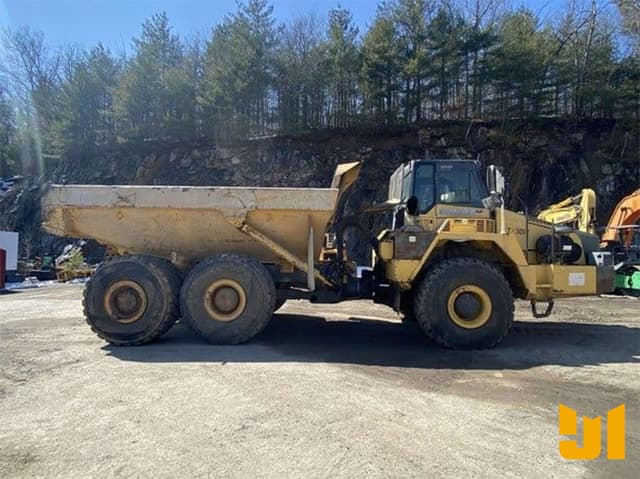 Image of Komatsu HM350-2 equipment image 1