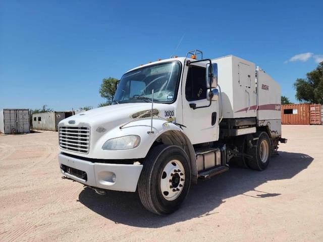 Image of Freightliner M2 106 equipment image 1