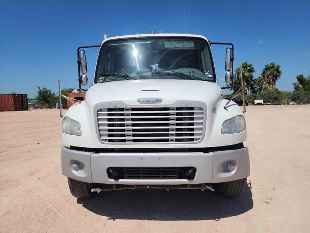 Image of Freightliner M2 106 equipment image 2