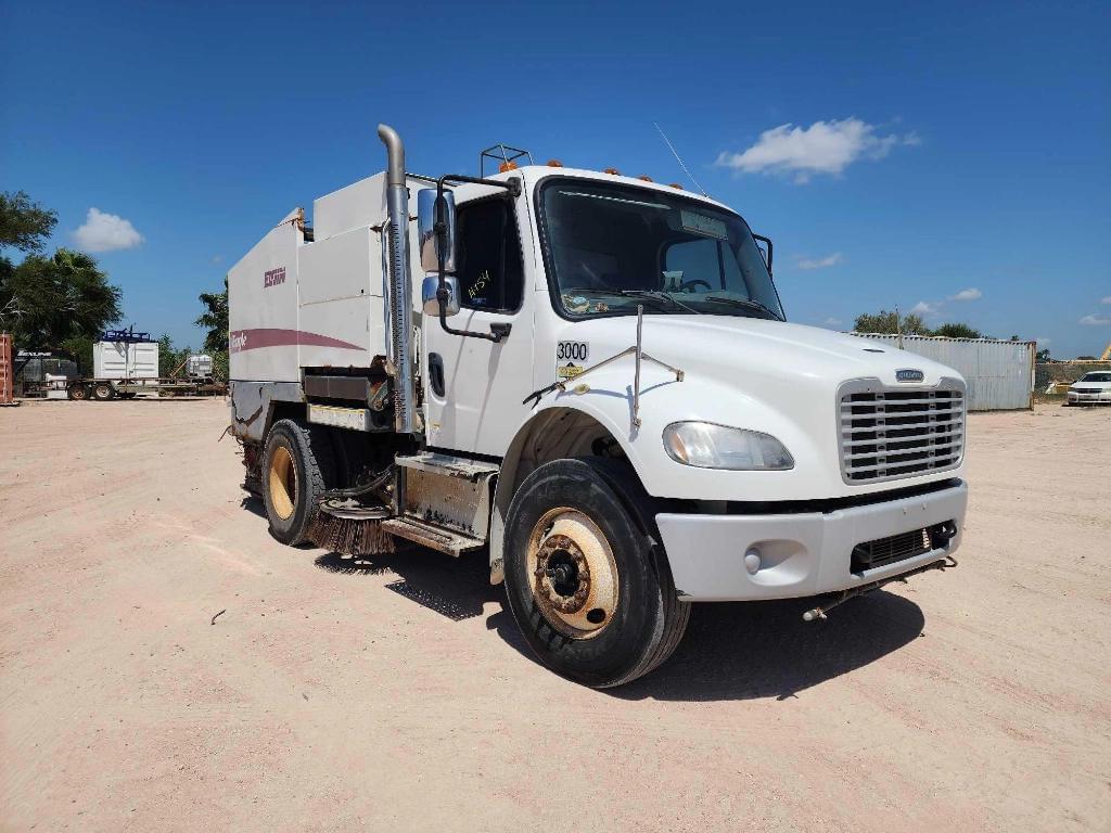 Image of Freightliner M2 106 Primary image