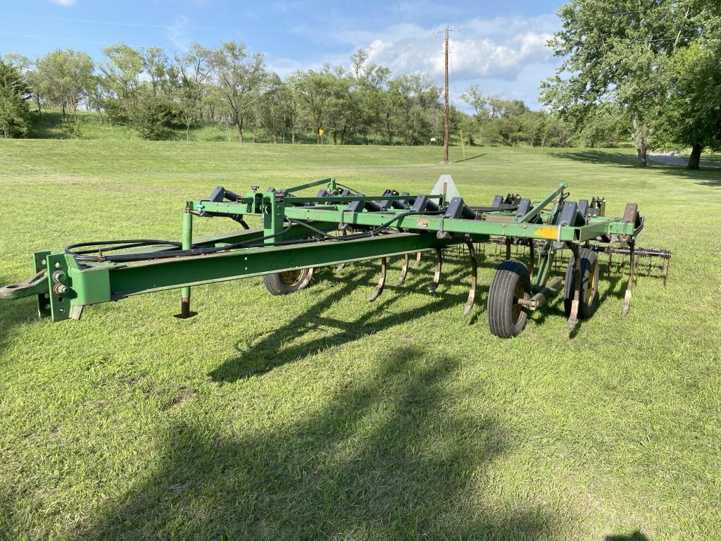 Image of John Deere 610 Primary image