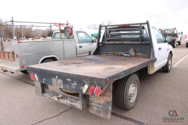 Image of Dodge Ram 2500 equipment image 2