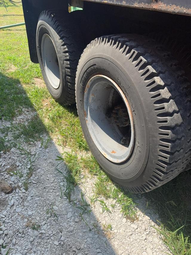 Image of Ford LN700 equipment image 4