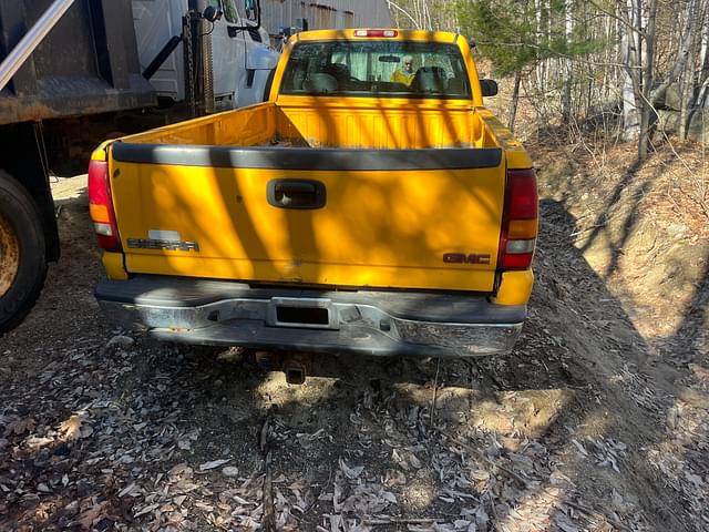 Image of GMC 2500HD equipment image 1