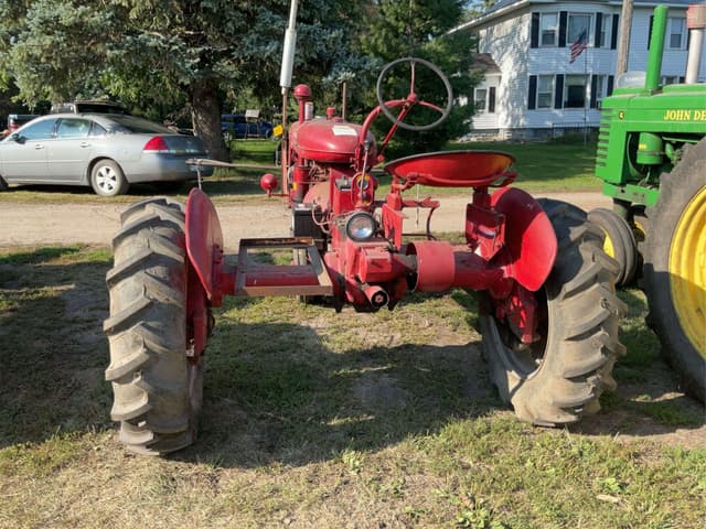 Image of Farmall B equipment image 4