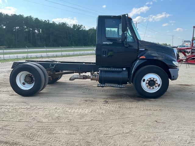 Image of International Durastar 4300 equipment image 3