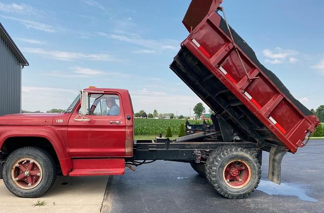 Image of Ford F-600 equipment image 3