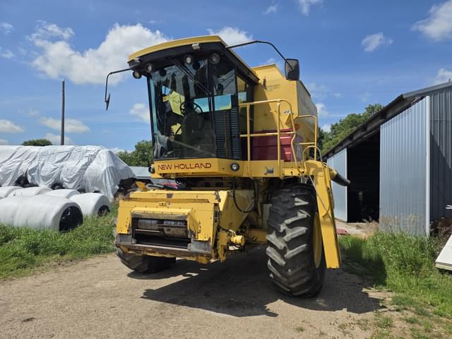 Image of New Holland TR86 equipment image 3
