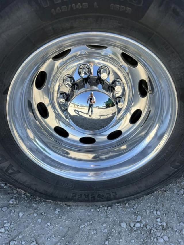 Image of Peterbilt 389 equipment image 4