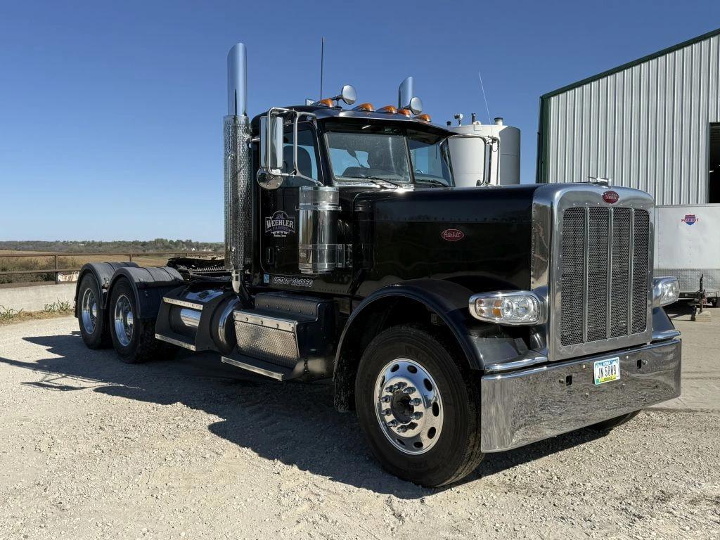 Image of Peterbilt 389 Primary image