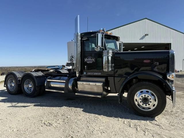 Image of Peterbilt 389 equipment image 2